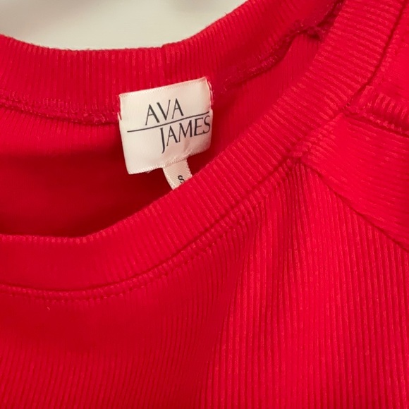 Small Red blouse with cutout arms - Picture 2 of 2